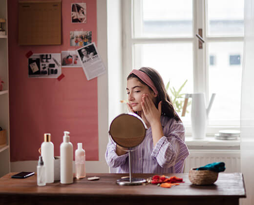 Pielęgnacja cery trądzikowej przez nastolatkę